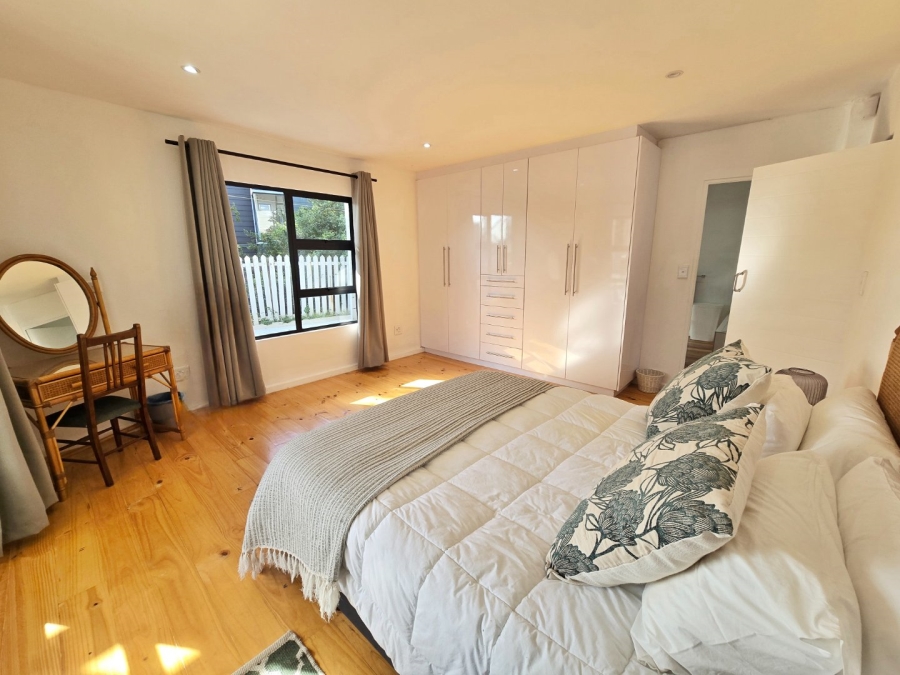 7 Bedroom Property for Sale in Kingfisher Creek Western Cape